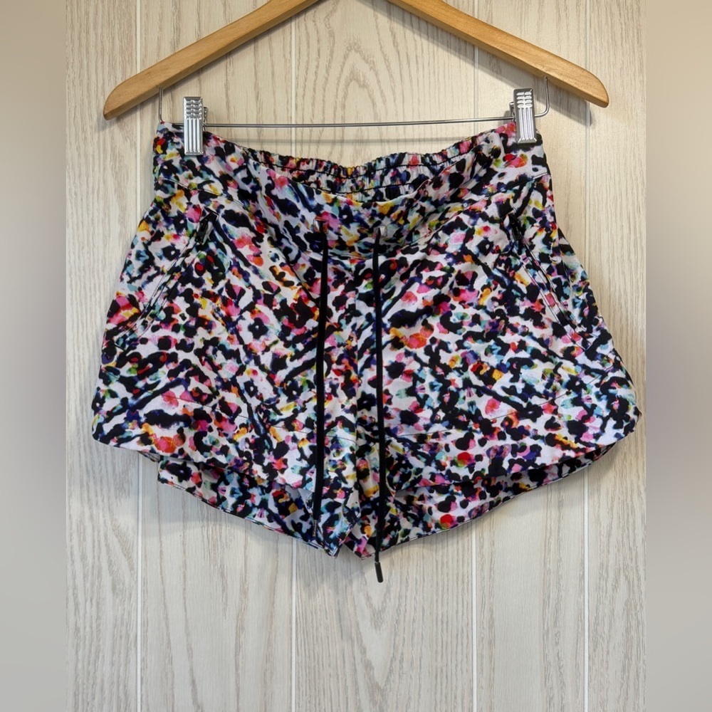 Athleta Sporty Golf Tennis Pickleball Splatter Athletic Shorts Size 6 LNC